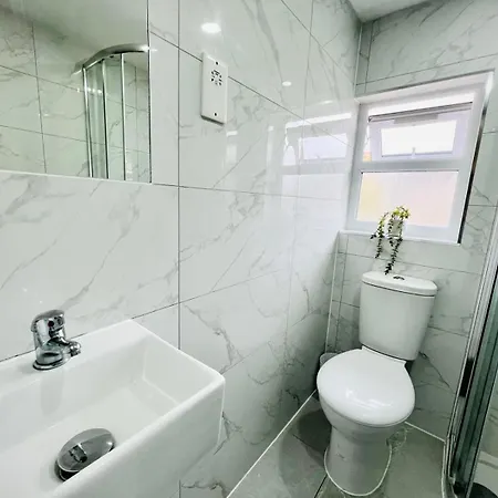 Caledonian House - Vibrant City Vibe Suites London Room photo