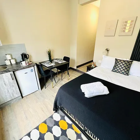 Caledonian House - Vibrant City Vibe Suites London Room photo