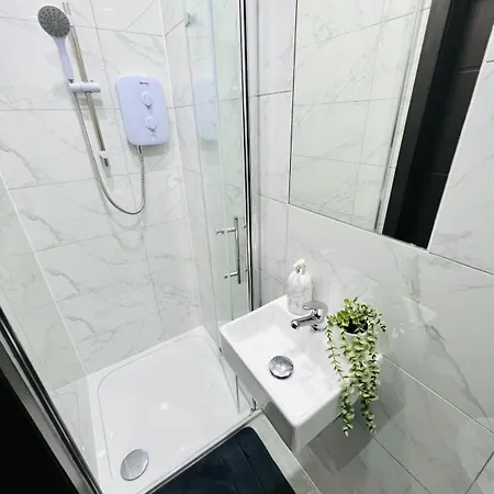 Caledonian House - Vibrant City Vibe Suites London Room photo