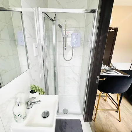 Caledonian House - Vibrant City Vibe Suites London Room photo