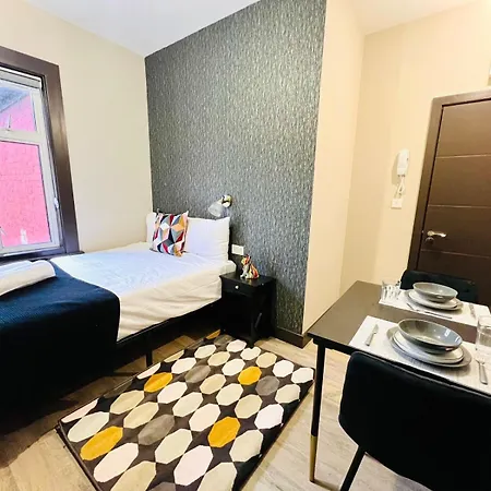 Caledonian House - Vibrant City Vibe Suites London Room photo