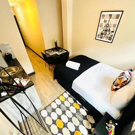 Caledonian House - Vibrant City Vibe Suites London Room photo