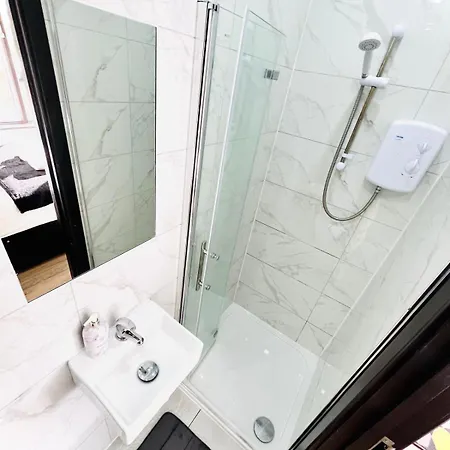 Caledonian House - Vibrant City Vibe Suites London Room photo