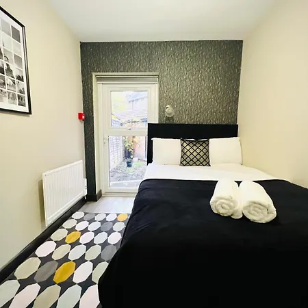 Caledonian House - Vibrant City Vibe Suites London Room photo